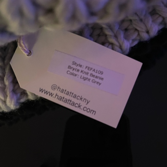 Hatattack- Revolve brand beanie- removable pompom - Picture 4 of 4